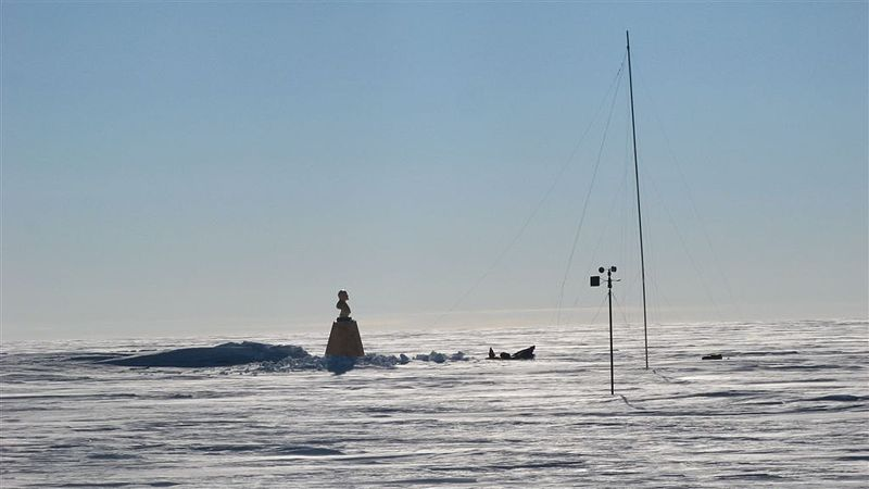 Illustration for article titled Rock Piles, Graves, and Ice Caves Are Historic Monuments in Antarctica